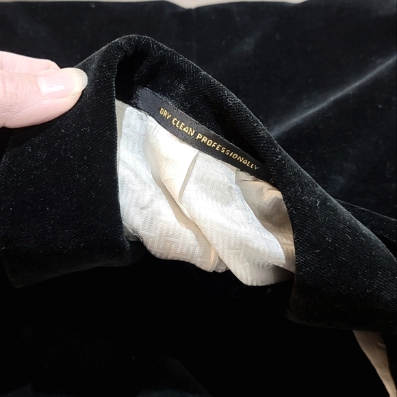 Black Velvet Vintage Halston Men's Dinner Jacket - Picture 7 of 10